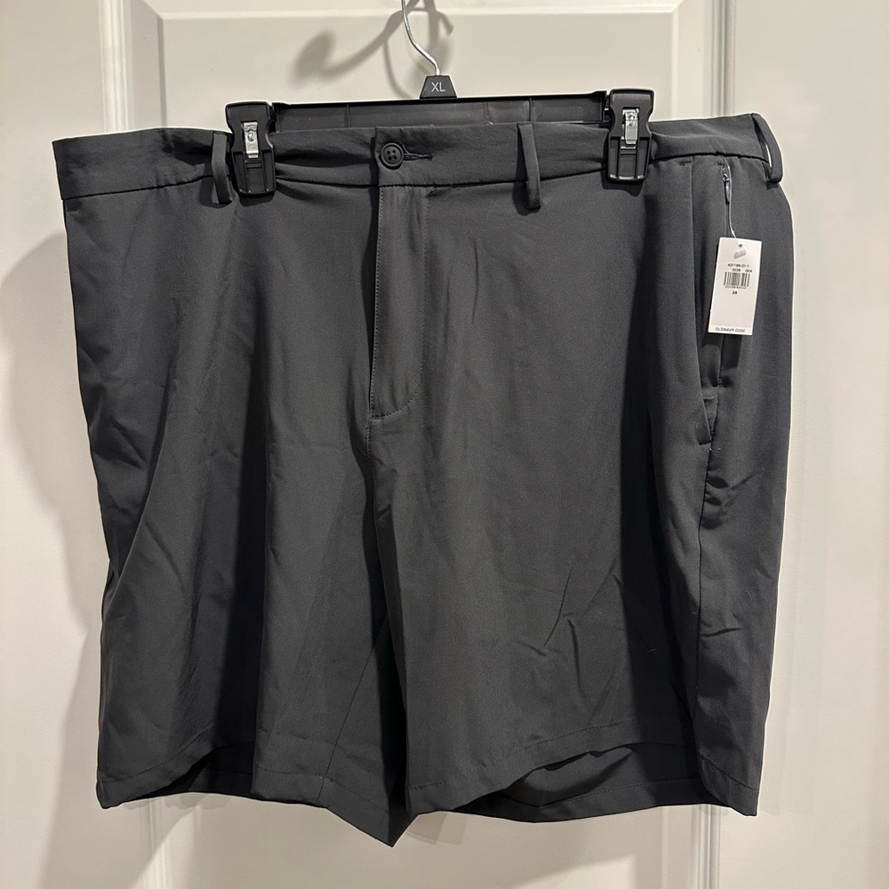 Men’s golf shorts